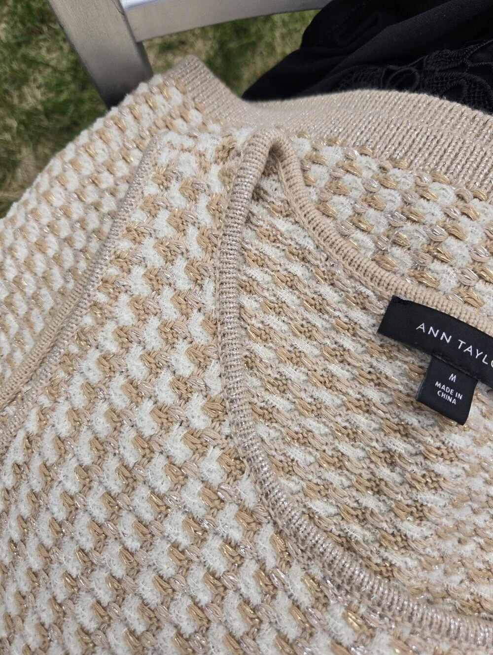 Ann Taylor Women's Sleeveless Textured Knit Sweater Top - Cream & Tan - Size 4